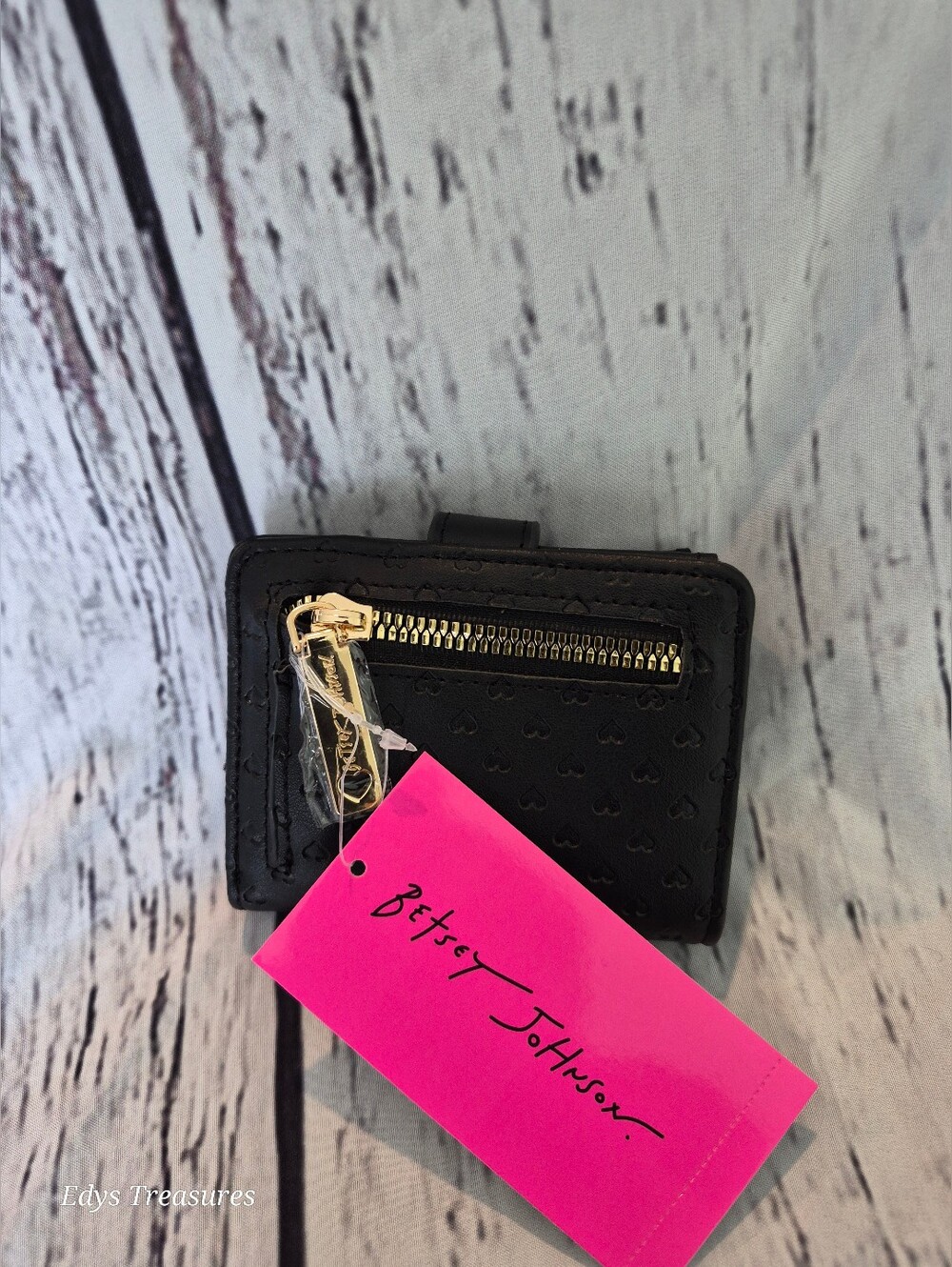 Betsey Johnson Black Heart Embossed Bifold Wallet Compact Snap Nwt - Picture 4 of 9